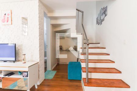 Escada de casa de condomínio para alugar com 3 quartos, 130m² em Alto Boqueirão, Curitiba