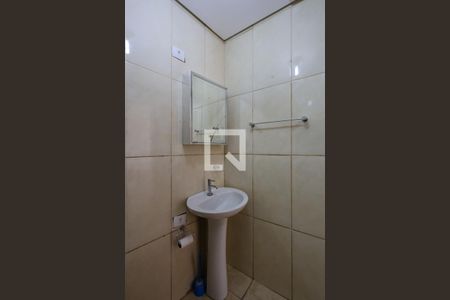Banheiro de casa para alugar com 1 quarto, 25m² em Vila Pita, São Paulo