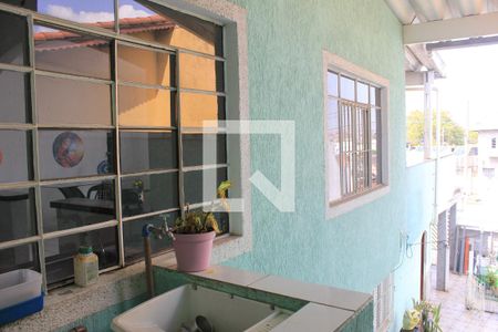 Casa à venda com 158m², 2 quartos e 2 vagasQuintal/Escada piso superior