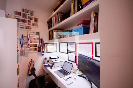 Apartamento à venda com 106m², 2 quartos e 2 vagasEscritório