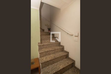 Escada de casa à venda com 3 quartos, 303m² em Jardim Monjolo, São Paulo