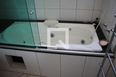 Apartamento à venda com 216m², 4 quartos e 3 vagasBanheiro Quarto 4