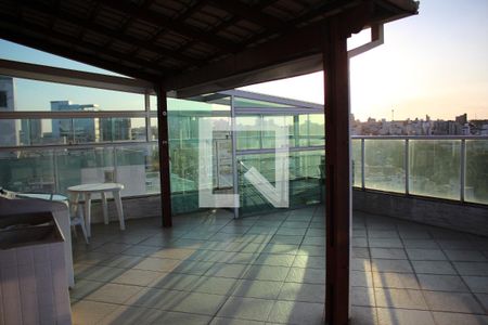 Apartamento à venda com 216m², 4 quartos e 3 vagasVaranda 2