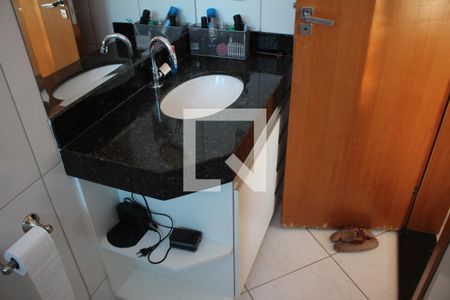 Apartamento à venda com 216m², 4 quartos e 3 vagasBanheiro Quarto 3