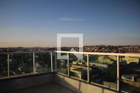 Apartamento à venda com 216m², 4 quartos e 3 vagasVista varanda 2