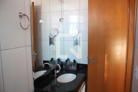 Apartamento à venda com 216m², 4 quartos e 3 vagasBanheiro Quarto 3