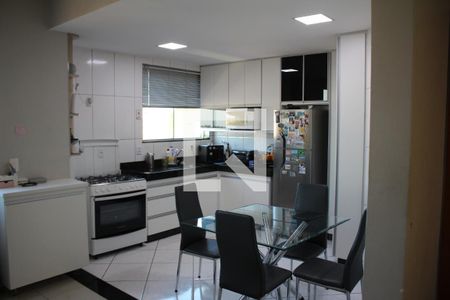 Apartamento à venda com 216m², 4 quartos e 3 vagasCozinha