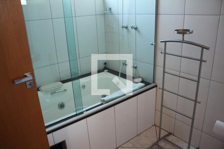 Apartamento à venda com 216m², 4 quartos e 3 vagasBanheiro Quarto 4