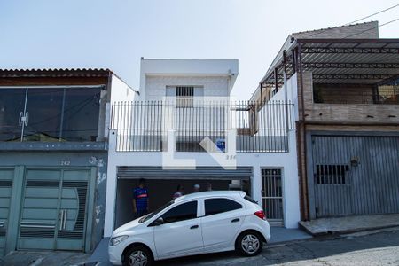 Casa à venda com 110m², 4 quartos e 2 vagasFachada