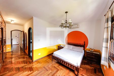 Casa à venda com 246m², 3 quartos e 3 vagasSuíte