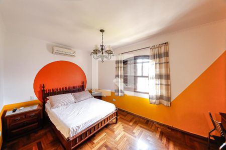 Casa à venda com 246m², 3 quartos e 3 vagasSuíte