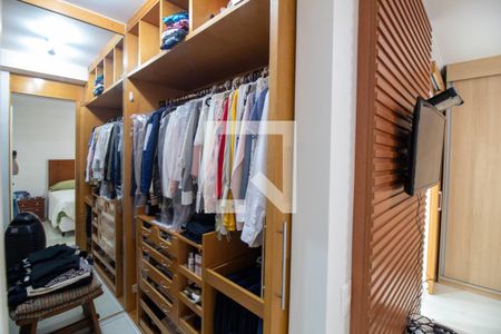 Apartamento para alugar com 140m², 3 quartos e 3 vagas Apartamento para alugar com 140m², 3 quartos e 3 vagasCloset da suíte 3