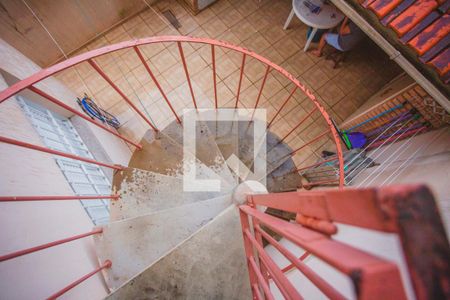 Casa à venda com 194m², 4 quartos e 2 vagasEscadas