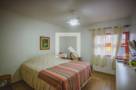 Casa à venda com 194m², 4 quartos e 2 vagasSuíte