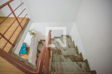 Casa à venda com 194m², 4 quartos e 2 vagasEscadas