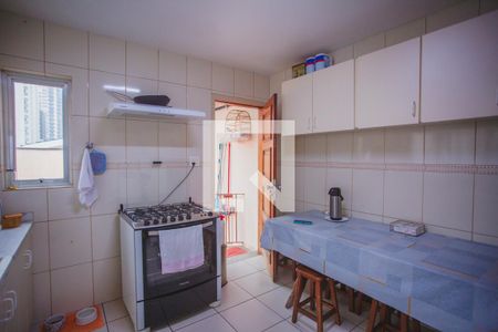 Casa à venda com 194m², 4 quartos e 2 vagasCozinha