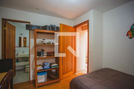 Casa à venda com 194m², 4 quartos e 2 vagasQuarto de Serviço