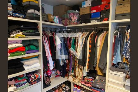 Apartamento para alugar com 88m², 1 quarto e 2 vagas Apartamento para alugar com 88m², 1 quarto e 2 vagasCloset da suíte