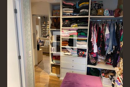 Apartamento para alugar com 88m², 1 quarto e 2 vagas Apartamento para alugar com 88m², 1 quarto e 2 vagasCloset da suíte