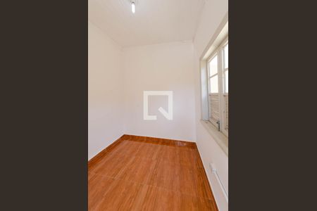 Casa à venda com 180m², 4 quartos e 2 vagasQuarto de serviço