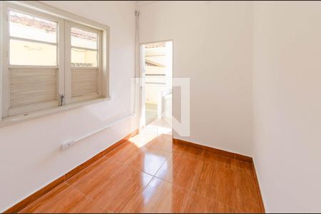 Casa à venda com 180m², 4 quartos e 2 vagasQuarto de serviço