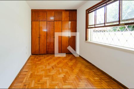 Casa à venda com 180m², 4 quartos e 2 vagasSuíte