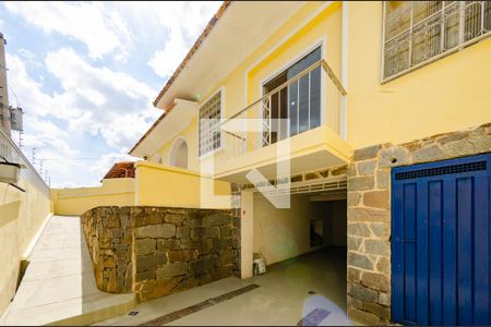 Casa à venda com 180m², 4 quartos e 2 vagasÁrea externa