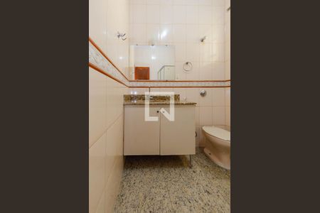 Casa à venda com 180m², 4 quartos e 2 vagasBanheiro