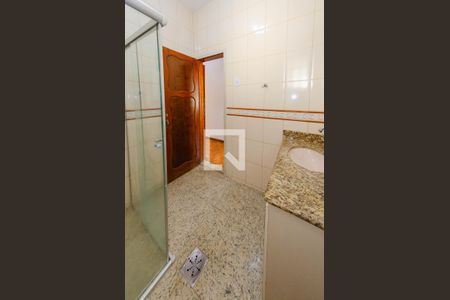 Casa à venda com 180m², 4 quartos e 2 vagasBanheiro