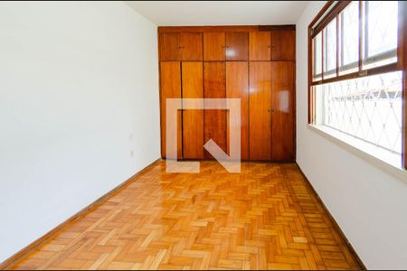Casa à venda com 180m², 4 quartos e 2 vagasSuíte
