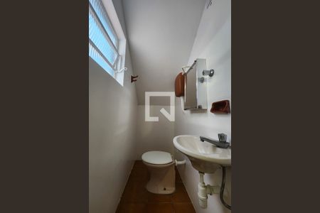 Casa para alugar com 130m², 2 quartos e 2 vagasBanheiro de Serviço