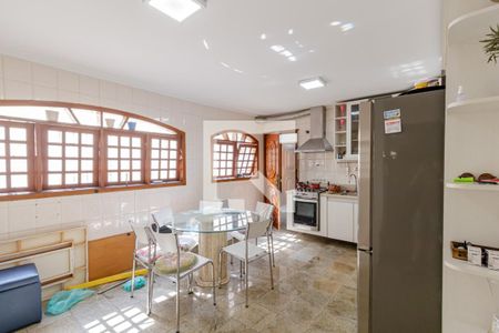 Casa à venda com 160m², 4 quartos e 2 vagas Casa à venda com 160m², 4 quartos e 2 vagasCozinha