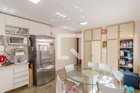 Casa à venda com 160m², 4 quartos e 2 vagas Casa à venda com 160m², 4 quartos e 2 vagasCozinha