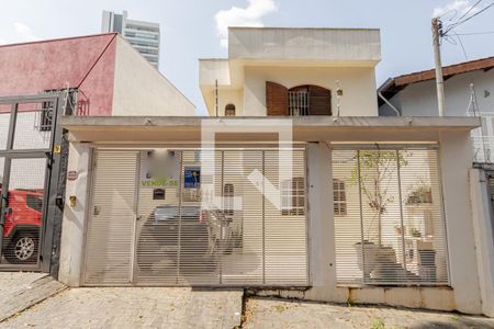 Casa à venda com 160m², 4 quartos e 2 vagas Casa à venda com 160m², 4 quartos e 2 vagasFachada