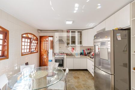 Casa à venda com 160m², 4 quartos e 2 vagas Casa à venda com 160m², 4 quartos e 2 vagasCozinha