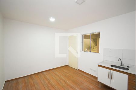 Sala/Cozinha  de apartamento para alugar com 2 quartos, 55m² em Vila Mazzei, São Paulo