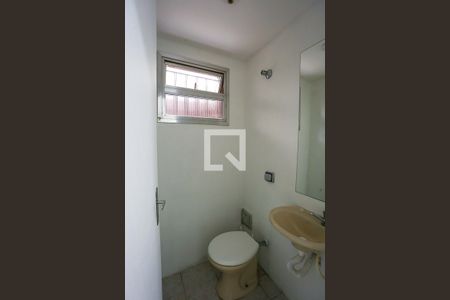 Lavabo de casa para alugar com 3 quartos, 200m² em Jardim Jucara, Taboão da Serra
