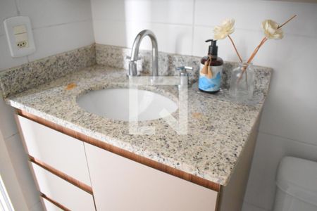 Banheiro de apartamento para alugar com 1 quarto, 30m² em Rebouças, Curitiba