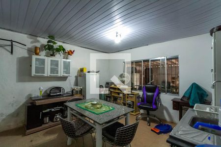 Casa à venda com 204m², 2 quartos e 4 vagas Casa à venda com 204m², 2 quartos e 4 vagasCozinha