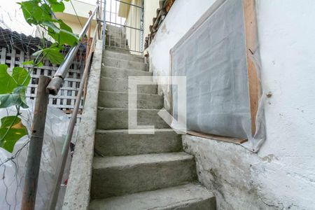 Casa à venda com 204m², 2 quartos e 4 vagas Casa à venda com 204m², 2 quartos e 4 vagasEscada Casa 2