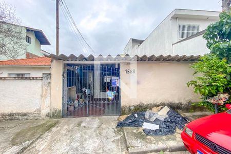 Casa à venda com 204m², 2 quartos e 4 vagas Casa à venda com 204m², 2 quartos e 4 vagasFachada