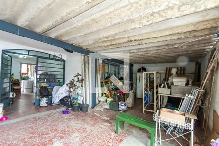 Casa à venda com 204m², 2 quartos e 4 vagas Casa à venda com 204m², 2 quartos e 4 vagasGaragem