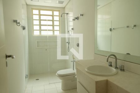 Apartamento para alugar com 400m², 2 quartos e 2 vagasBanheiro da Suíte