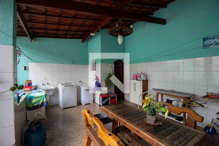 Casa à venda com 300m², 3 quartos e 6 vagasÁrea de Serviço