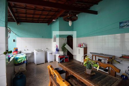 Casa à venda com 300m², 3 quartos e 6 vagasÁrea de Serviço