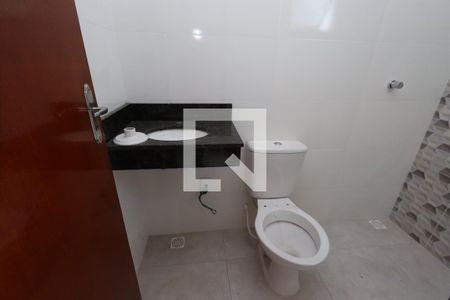 Casa para alugar com 85m², 2 quartos e 2 vagasBanheiro da Suíte 1