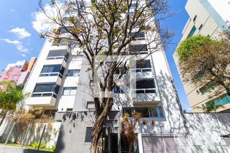 Apartamento para alugar com 134m², 2 quartos e 3 vagas Apartamento para alugar com 134m², 2 quartos e 3 vagasFachada