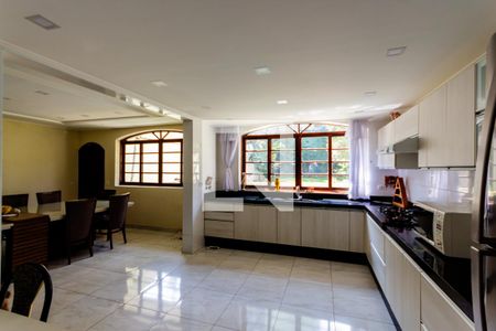 Casa à venda com 420m², 3 quartos e 8 vagas Casa à venda com 420m², 3 quartos e 8 vagasCozinha