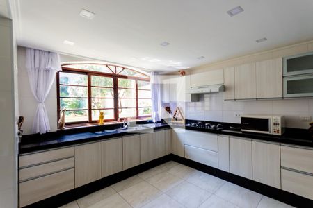 Casa à venda com 420m², 3 quartos e 8 vagas Casa à venda com 420m², 3 quartos e 8 vagasCozinha