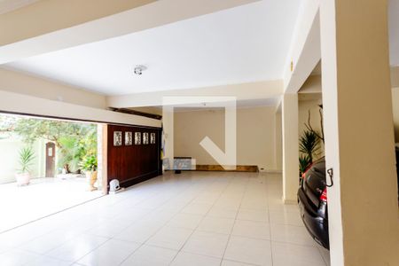 Casa à venda com 420m², 3 quartos e 8 vagas Casa à venda com 420m², 3 quartos e 8 vagasGaragem